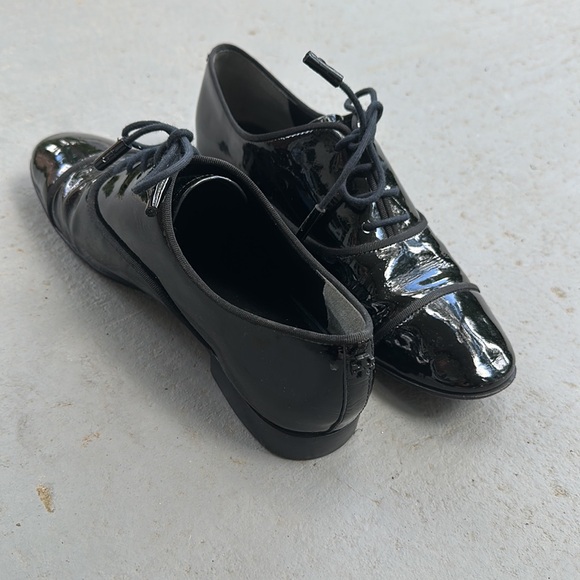 Tory Burch patent leather lace up oxford shoe 8 - Picture 8 of 10